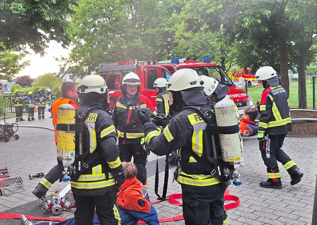 Übung Tiefgaragenbrand mit Menschenrettung