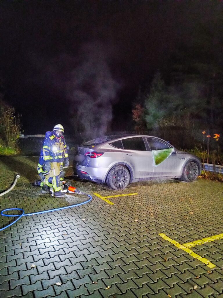 B2.03 Fahrzeugbrand außerorts